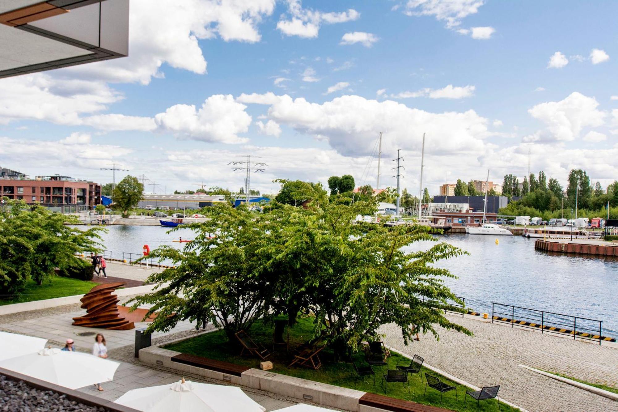 City Center - Walowa I Popieluszki By Apartmore グダニスク エクステリア 写真